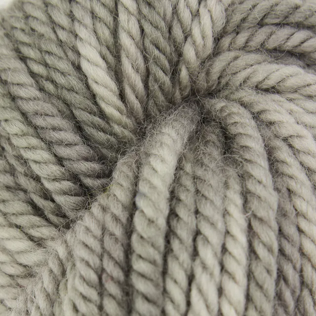 the-oxford-company-violet-jane-not-even-a-mouse-fil-laine-gris-113-g image 1