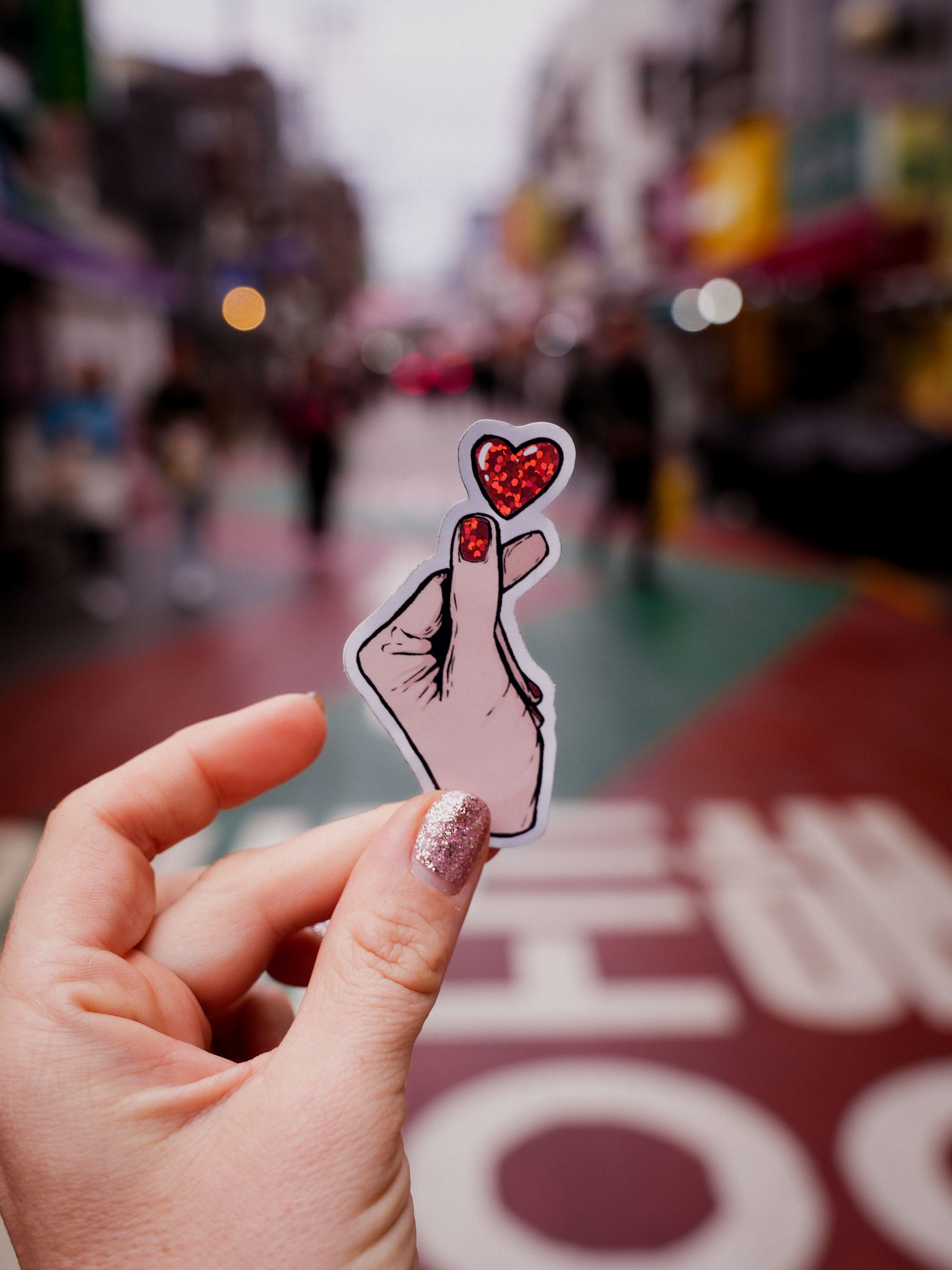 bonjour-club-stickers-c-ur-avec-les-doigts-sticker-paillettes image 2