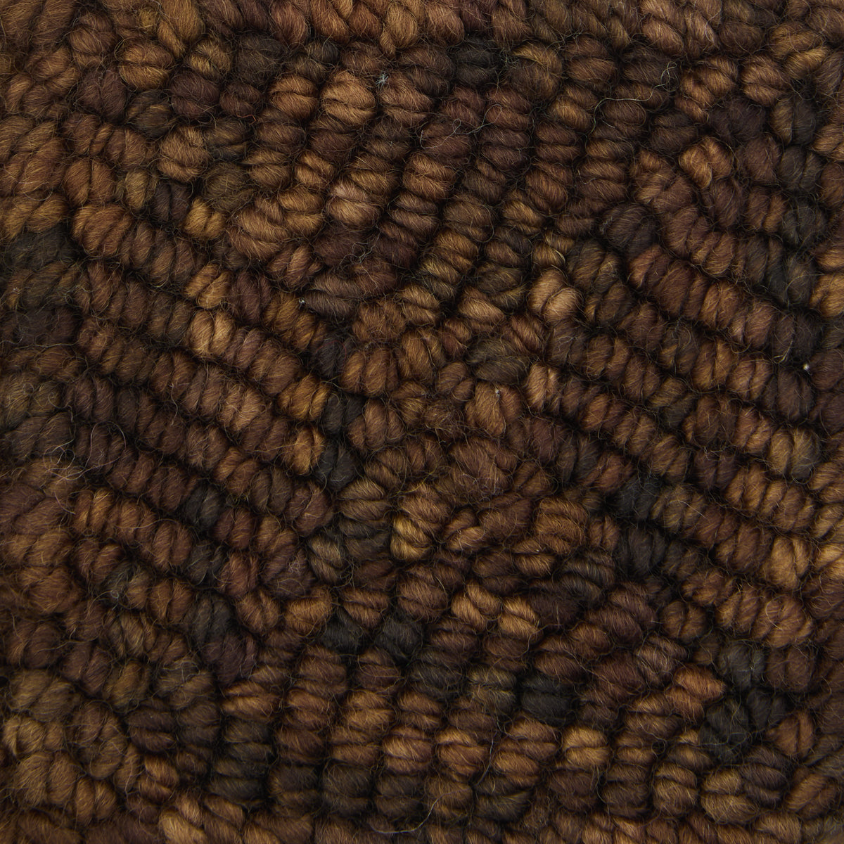 violet-jane-brown-bear-fil-laine-marron-chin-punch-needle image 3