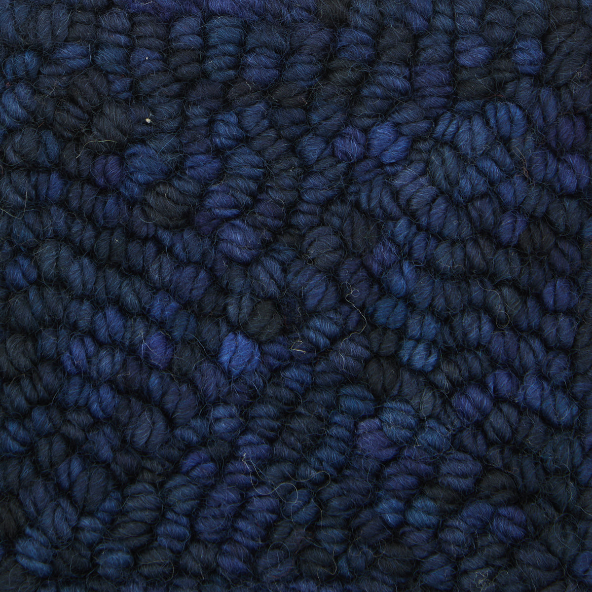 the-oxford-company-violet-jane-dark-pool-laine-tapis-bleue image 3