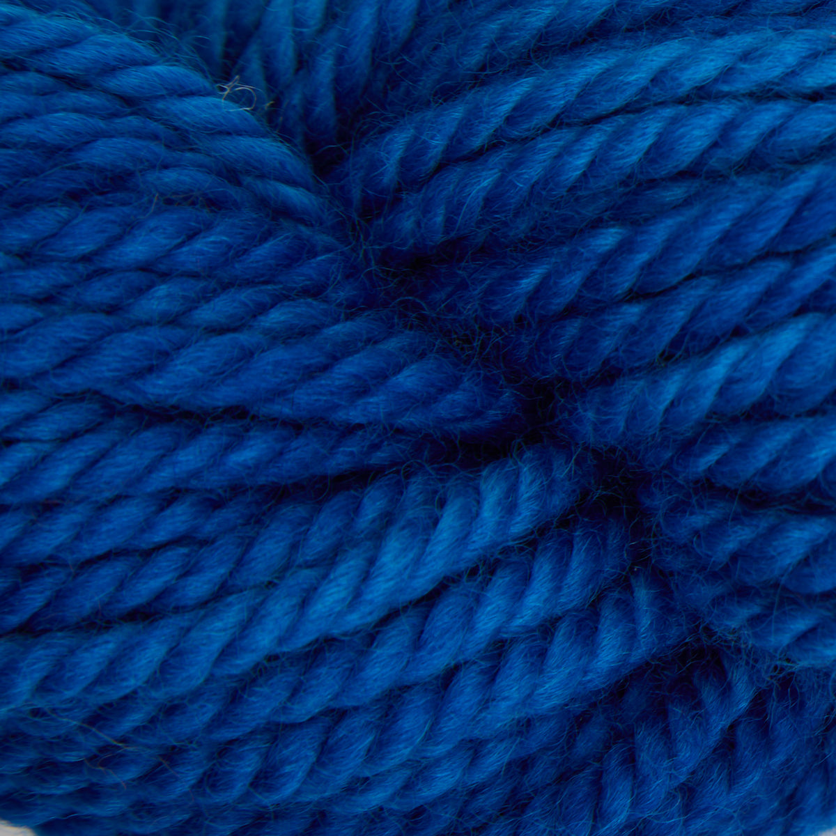 oxford-violet-jane-blue-ribbon-fil-tapis-bleu-113g-laine image 1