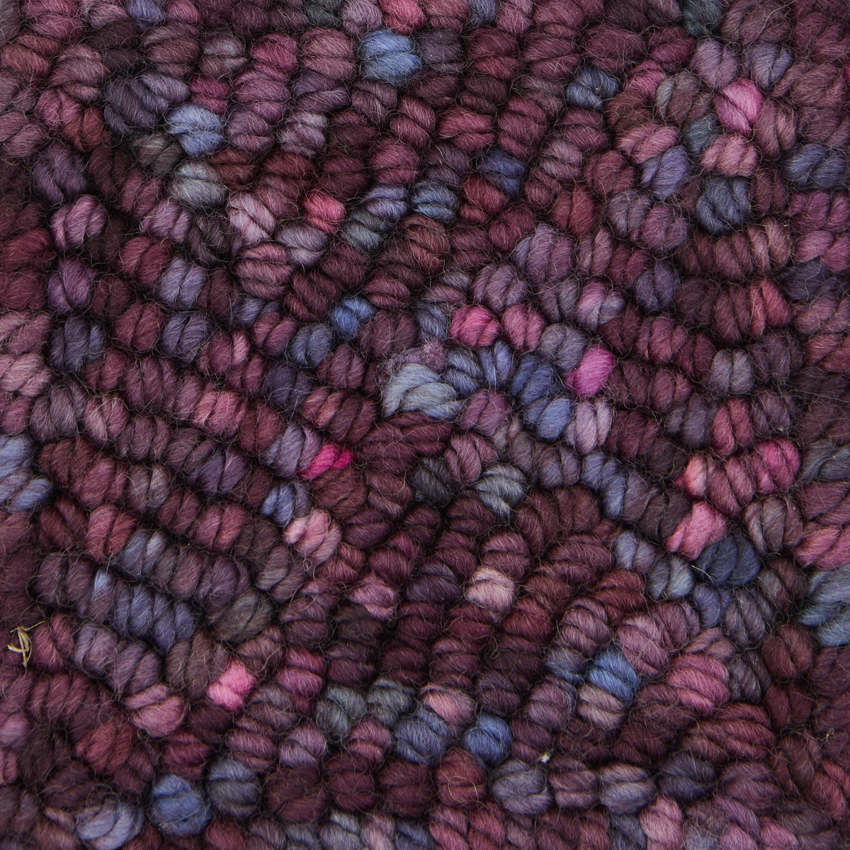 oxford-violet-jane-evocative-fil-laine-tapis-prune-113g image 3