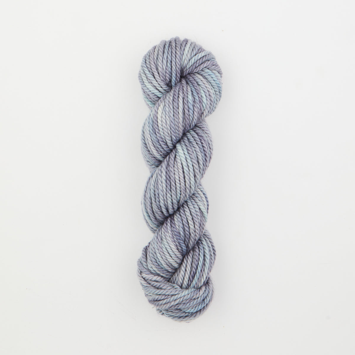 oxford-violet-jane-blue-dove-fil-punch-needle-laine-bleue image 2