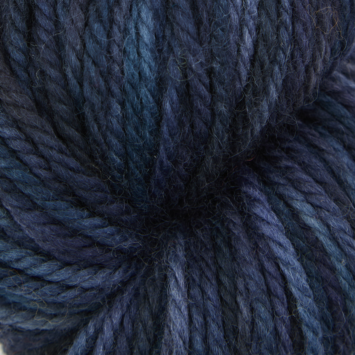 oxford-violet-jane-blue-jeans-fil-punch-needle-bleu-jeans image 1