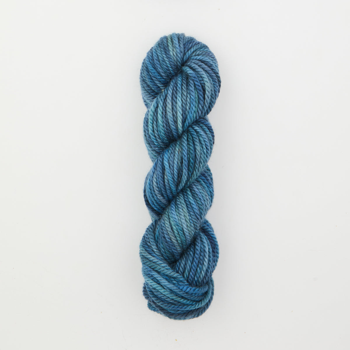 oxford-violet-jane-yarn-deep-atlantic-laine-bleue-oc-an-113g image 2