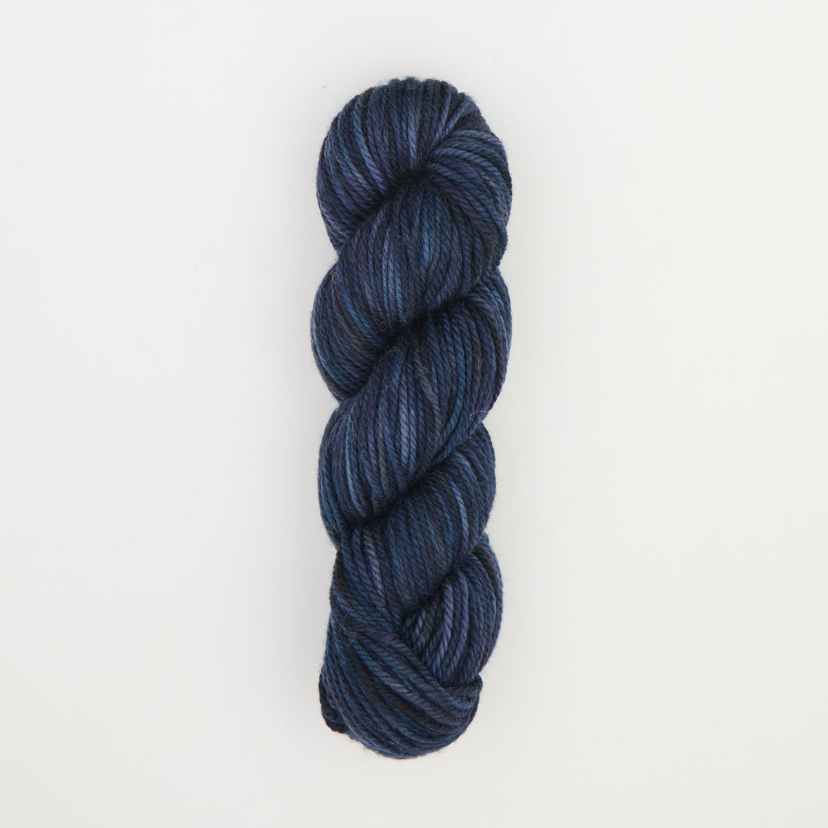oxford-violet-jane-blue-jeans-fil-punch-needle-bleu-jeans image 2