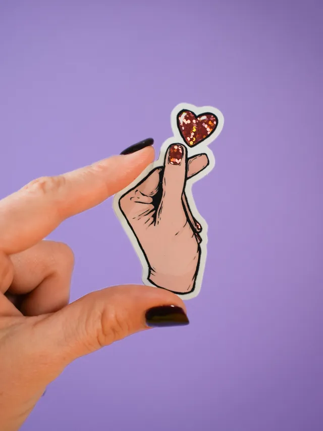 bonjour-club-stickers-c-ur-avec-les-doigts-sticker-paillettes image 1