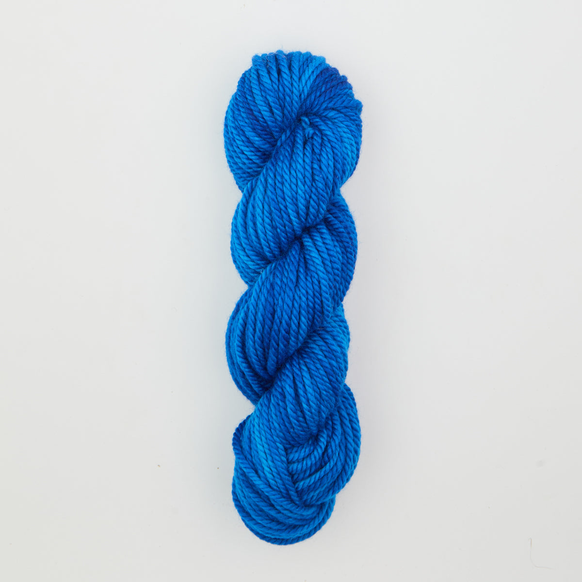 oxford-violet-jane-blue-ribbon-fil-tapis-bleu-113g-laine image 2