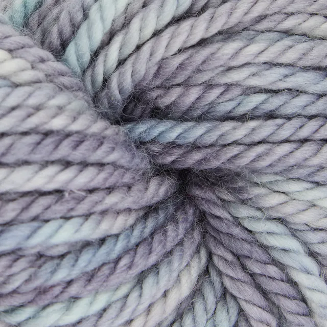 oxford-violet-jane-blue-dove-fil-punch-needle-laine-bleue image 1