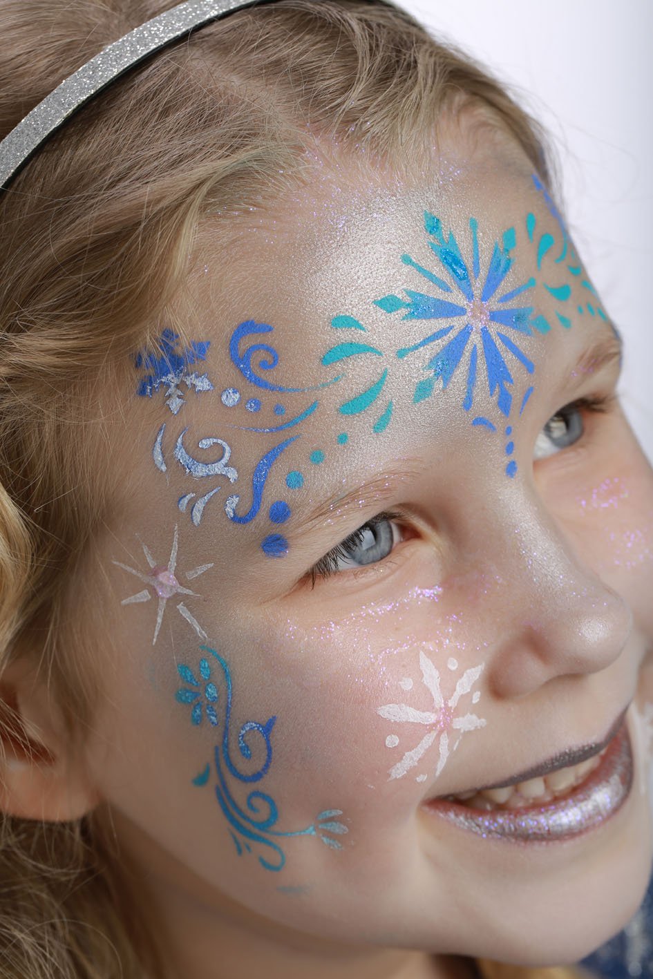 grim-tout-indispensables-pochoir-maquillage-reine-des-neiges image 4