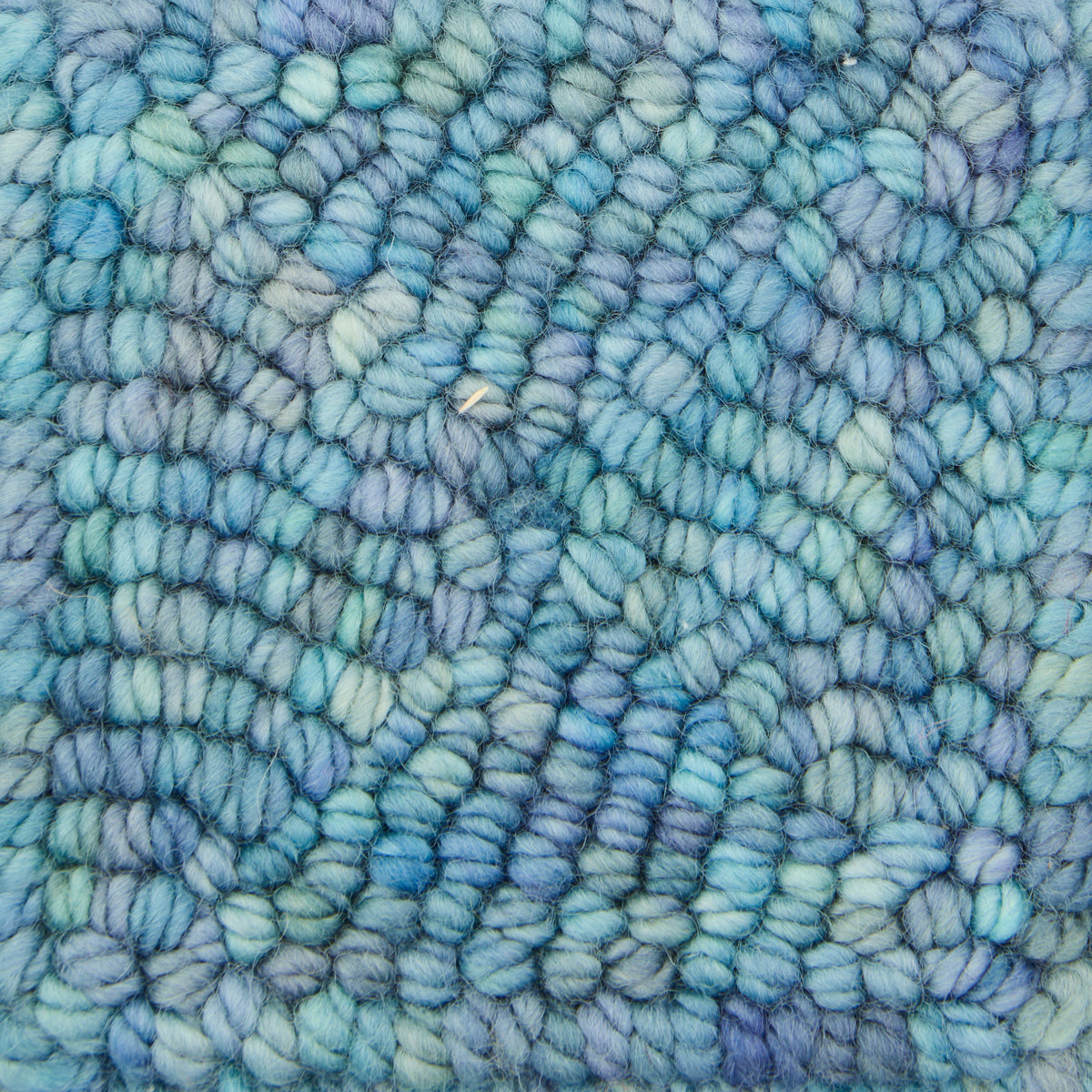 oxford-violet-jane-atlantic-fil-laine-punch-needle-bleu-chin-113-g image 3