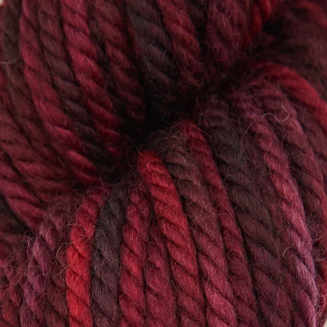 oxford-violet-jane-ripe-berries-fil-punch-needle-laine-rouge image 1