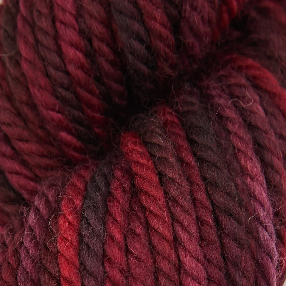 oxford-violet-jane-ripe-berries-fil-punch-needle-laine-rouge image 1